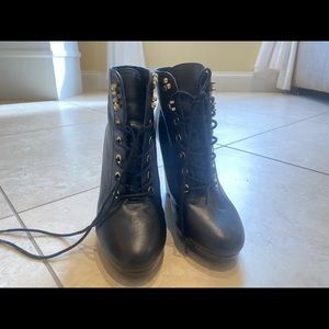 Black wedges leather ankle boots, size 6, Guess brand